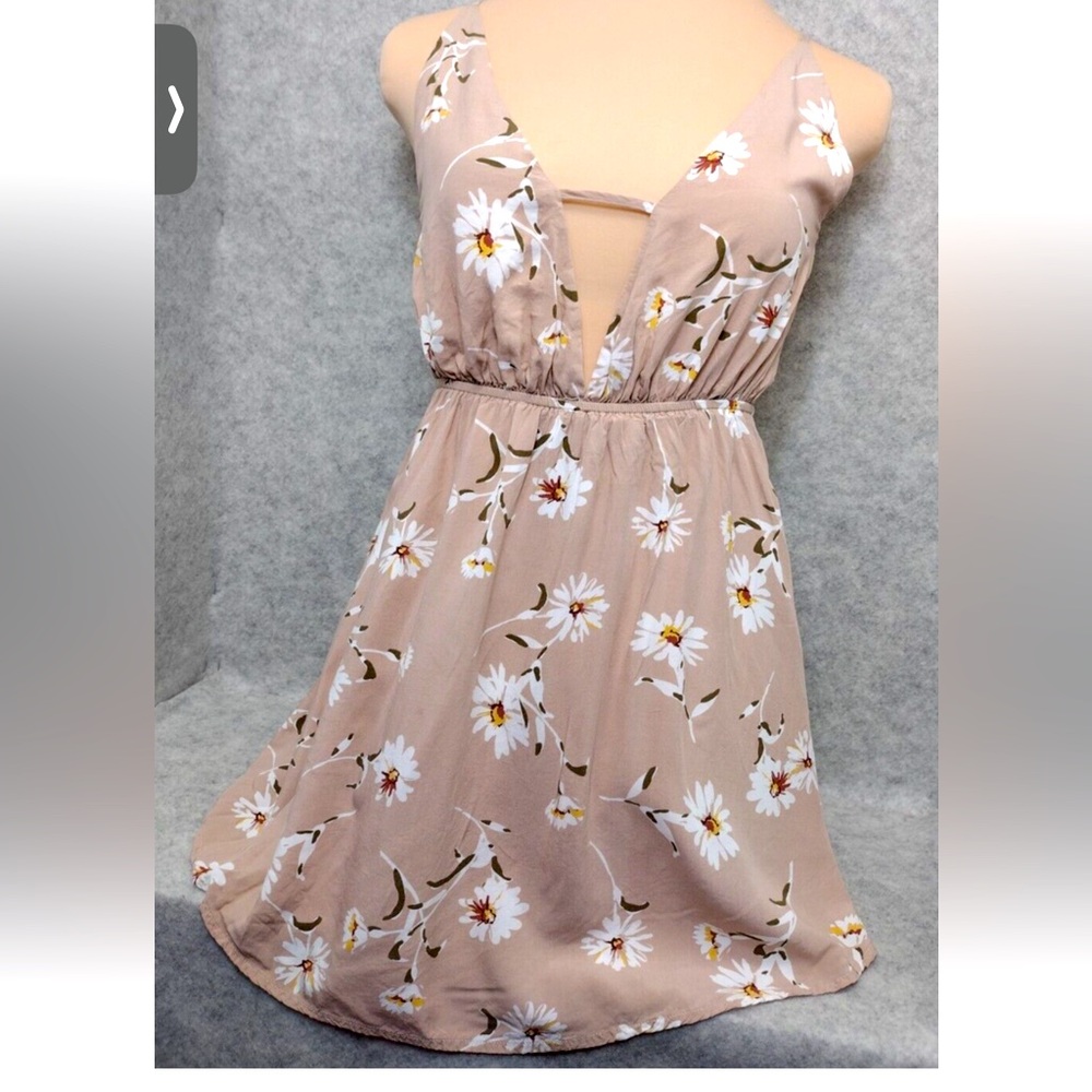 Tobi Backless Floral Dress in Soft Tea Pink.NEW